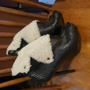 ALEXANDER MCQUEEN Faithful Shearling Ankle Boots...size 38... Black